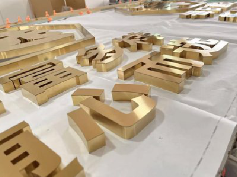 崇阳拉丝不锈钢字的特点。